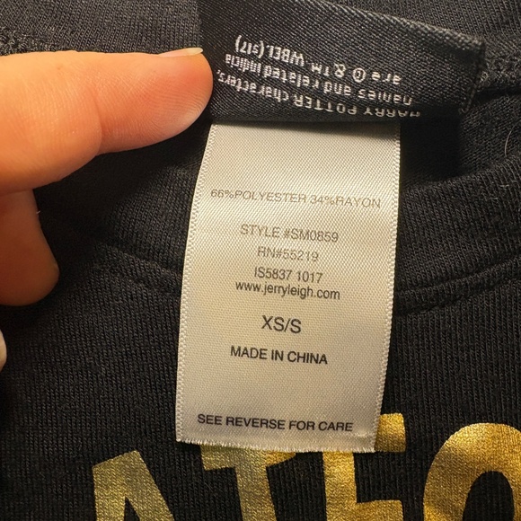 Harry Potter Girls Juniors Black T-Shirt 9 3/4 Platform Gold Metallic Size XS/S - Picture 4 of 8